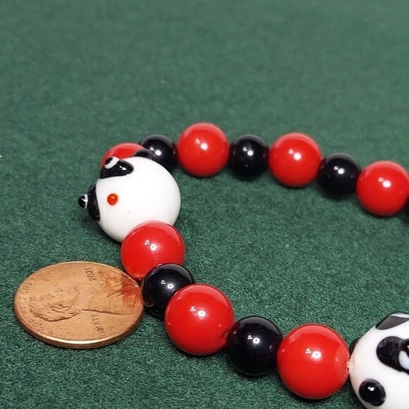Panda bears Red, Black beads bracelet stretch About 7' wrist - Picture 3 of 3
